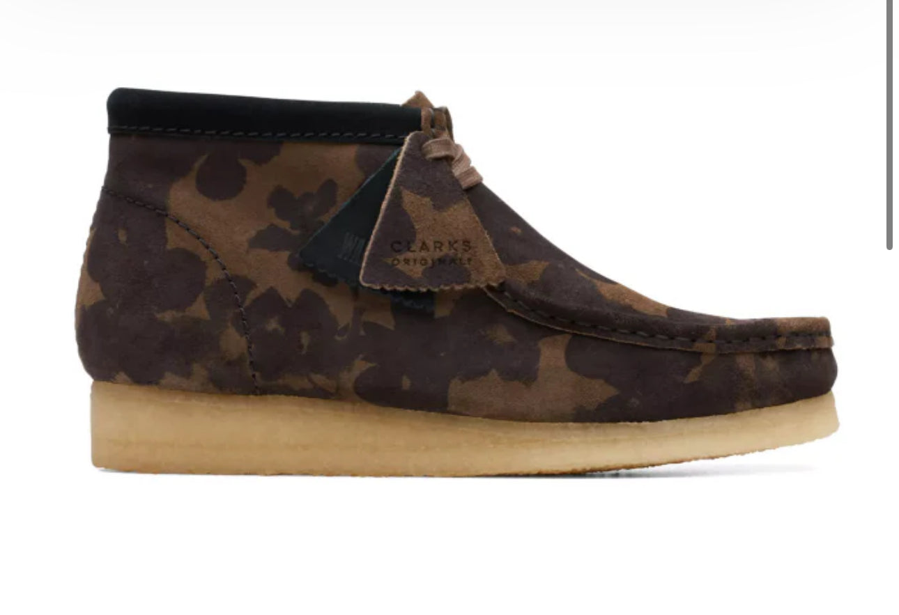 CLARK ORIGINALS Wallabee Boots Black/Khaki Floral